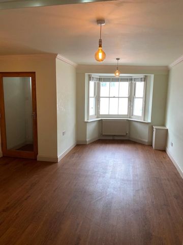 3 Bed Terraced House, Arundel Place, BN2 - Photo 2