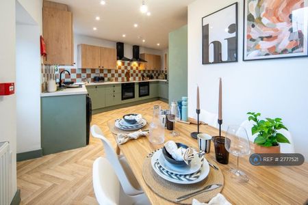 1 bedroom in a house share to rent - Photo 2