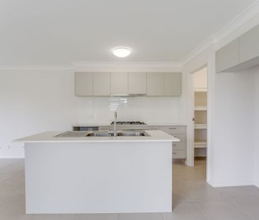Modern Family Living - Photo 2