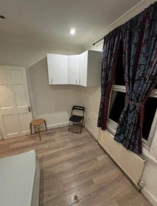 Room in a Shared Flat, Colchester Road, E10 - Photo 1