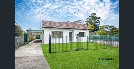 FAMILY HOME - PERFECTLY LOCATED THREE BEDROOM HOME WITH SUNROOM- - Photo 3