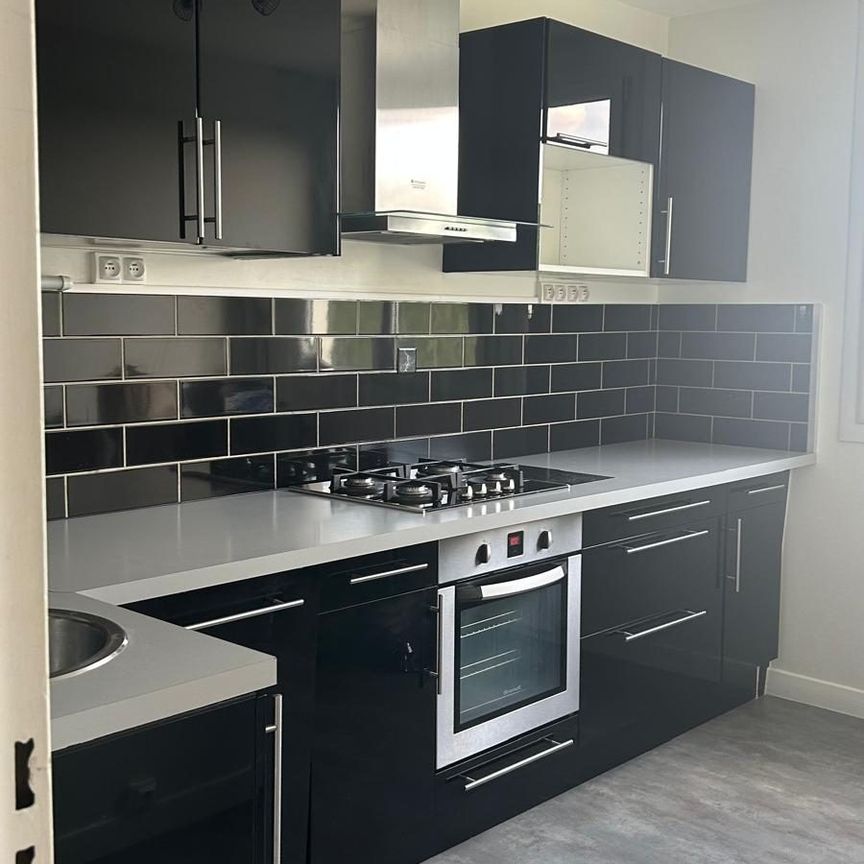Location Appartement 4 pièces 73m² VICHY 03200 - Photo 1