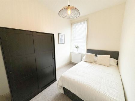 3 bedroom apartment to rent - Photo 4