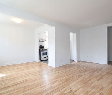 4570-4590 Queen Mary - Photo 1