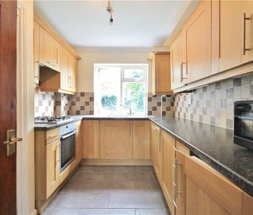 3 bedroom semi-detached house to rent - Photo 3