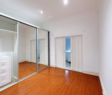 Spacious Family Home with Flexible Rear Studio - Photo 1