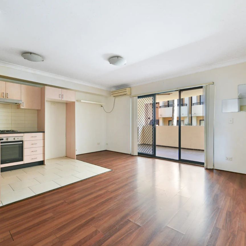 7/19-27 Eastbourne Road, Homebush West. - Photo 1