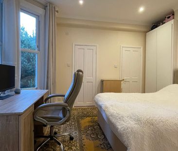 2 Bed Flat, College Place, NW1 - Photo 3