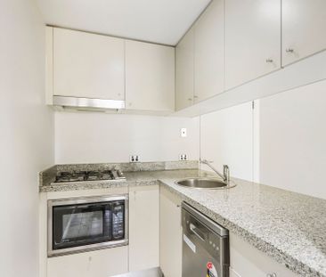 Spacious 1 Bedder in the Forum - Photo 1