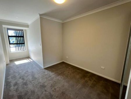 Magnificent Views and Modern Living in Penrith - Photo 3