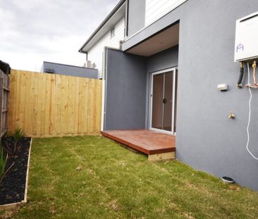 2/16 Clunes Street, Kingsbury VIC 3083 - Townhouse For Rent | Domain - Photo 6