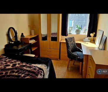 1 bedroom in a flat share to rent - Photo 5