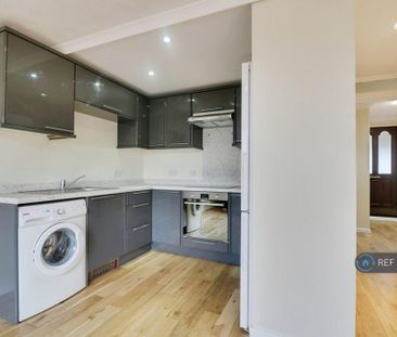 4 bedroom maisonette to rent - Photo 2