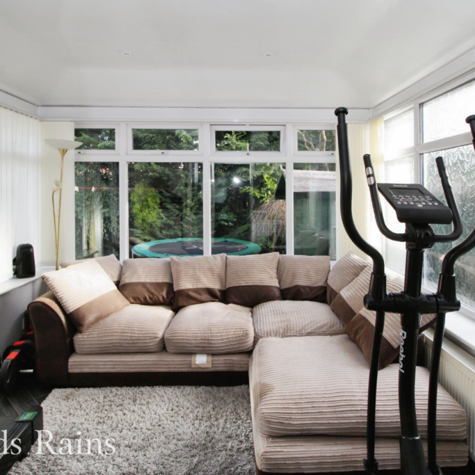 4 bedroom detached house to rent - Photo 1