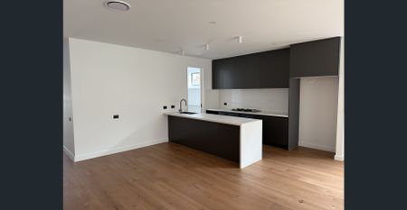 Modern 4-Bed Townhouse in Prime Avondale Heights - Photo 4