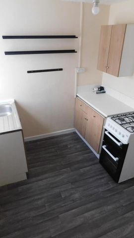 2 bedroom terraced house to rent - Photo 2