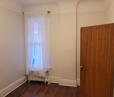 For Lease - 100 Montrose Avenue Unit# Main, Toronto, Ontario - Photo 1