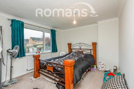 4 bedroom semi-detached house to rent - Photo 4