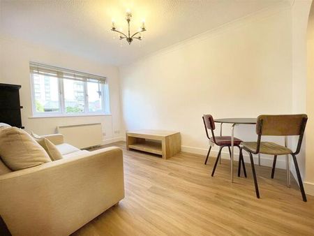 Queens Court, Bridge Street - Photo 2