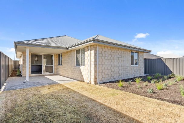 17 Kelston Approach, Lakelands. - Photo 1