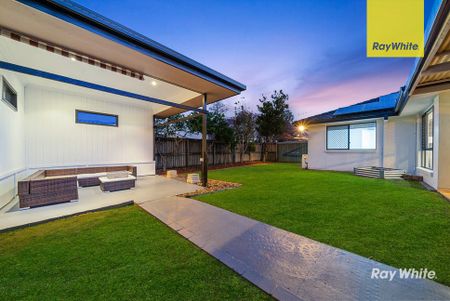 Stylish & Spacious Family Home in Sought-After Kuraby With Solar - Photo 3