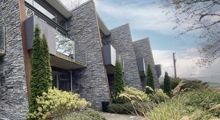 Sunny Secure and Serene - Photo 2