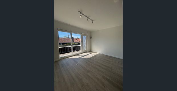 Refurbished One Bedroom apartment - Photo 1