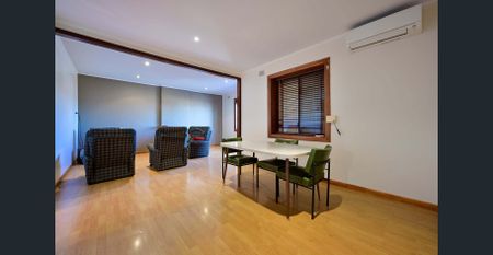 Spacious home with added extras - Photo 2