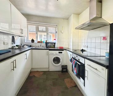 Dencliffe, Church Road, Ashford, Surrey, TW15 2PF - Photo 5