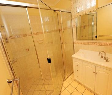 SPACIOUS 4 BEDROOM FAMILY HOME WITH MODERN COMFORTS, GENEROUS OUTDO... - Photo 4