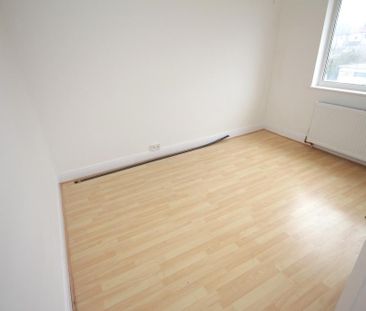 4 bedroom semi-detached house to rent - Photo 6