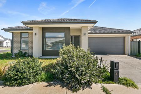 Contemporary, Comfort in a Convenience Location! - Photo 2