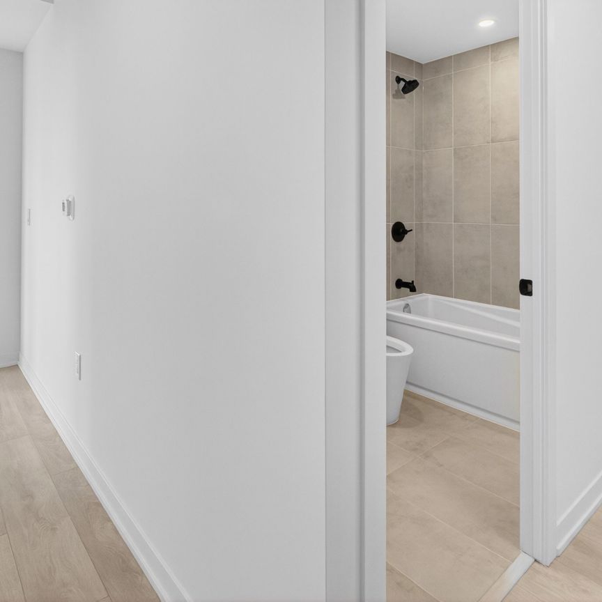 For Lease - 4878 Powers Common Unit# C1207, Burlington, Ontario - Photo 1