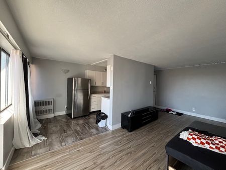 420 Parkdale Ave - Photo 2