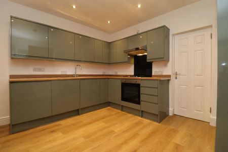 4 bedroom end of terrace house to rent - Photo 4