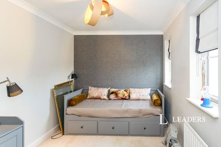 4 bedroom house to rent Abbotts Close, Boxgrove, Chichester, West Sussex, PO18 - Photo 2