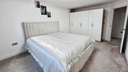 4 bedroom detached house to rent - Photo 3