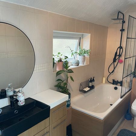 Room in a Shared House, Crown Lane, SM4 - Photo 3