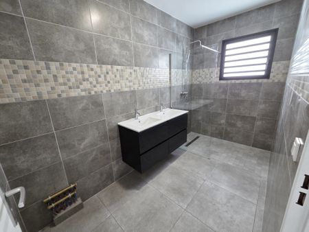 Location Maison 4 pièces 103m² ST PAUL 97460 - Photo 3