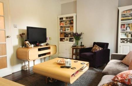 2 Bed Maisonette, Avenue Road, W3 - Photo 3