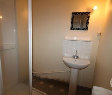 Location Appartement 3 pièces 69m² GANNAT 03800 - Photo 3