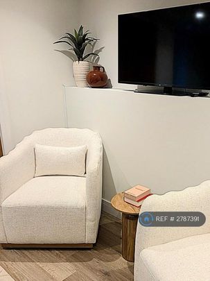 4 bedroom terraced house to rent - Photo 1