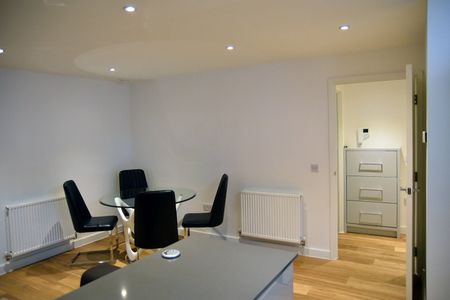 1 Bed Flat, Lighterage Court, TW8 - Photo 2