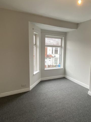 2 bedroom end of terrace house to rent - Photo 4