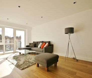 2 Bed Flat, Dickens Yard, W5 - Photo 1