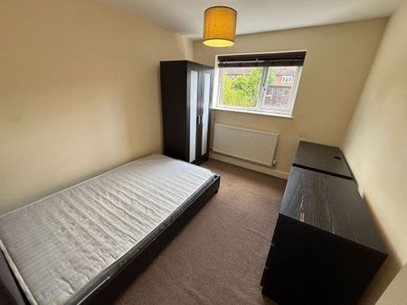 88 Old Ashby Road - Modern with DrivewayLoughborough - Photo 4