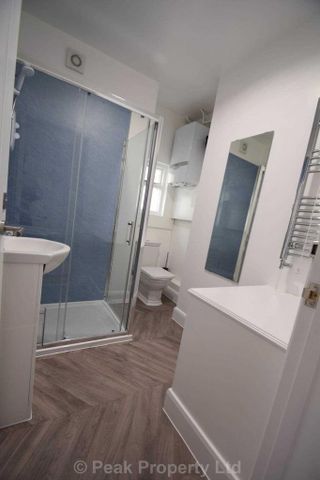 1 bedroom in a house share to rent - Photo 2