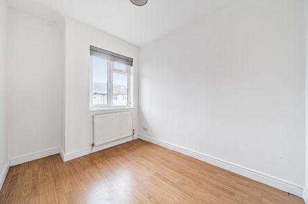 3 Bed Terraced House, St. Andrews Road, W3 - Photo 4