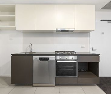 Modern one-bedroom apartment on the 48th floor offers the ultimate city lifestyle. - Photo 2
