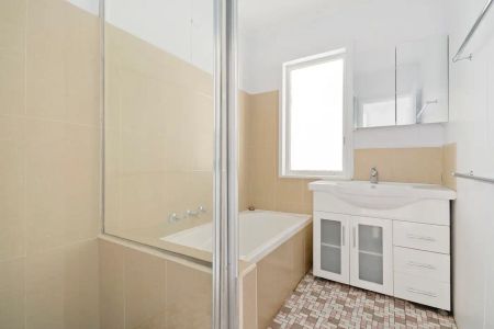 “Charming Three-Bedroom Family Home in the Heart of Liverpool” - Photo 2